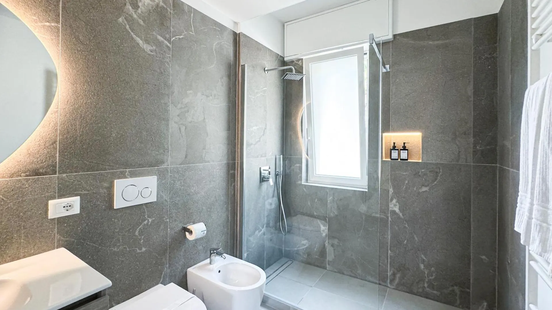 Gasthof Hotel Casa Febo, In Centro Con Parcheggio Privato A 200 Mt Dal Mare Bordighera Italien