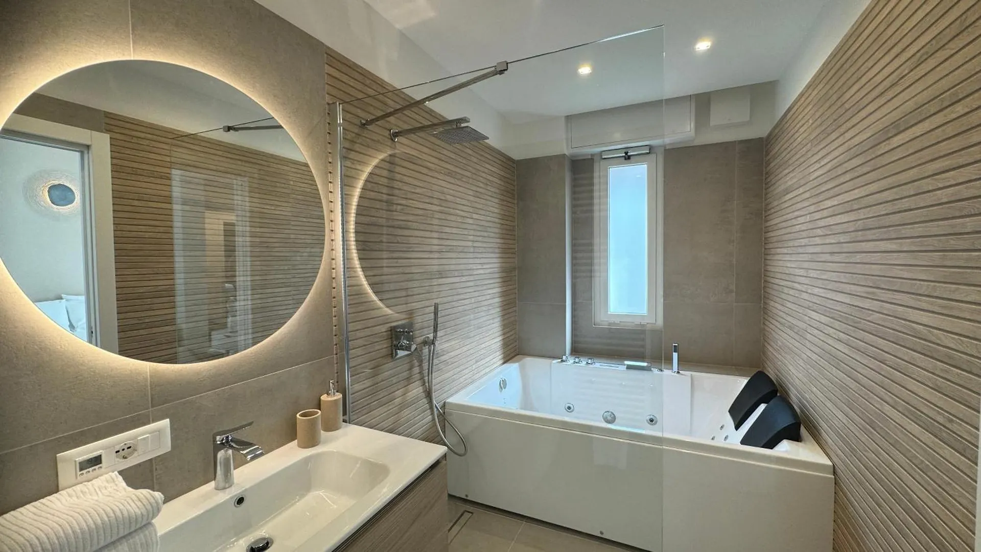 Hotel Casa Febo, In Centro Con Parcheggio Privato A 200 Mt Dal Mare Bordighera